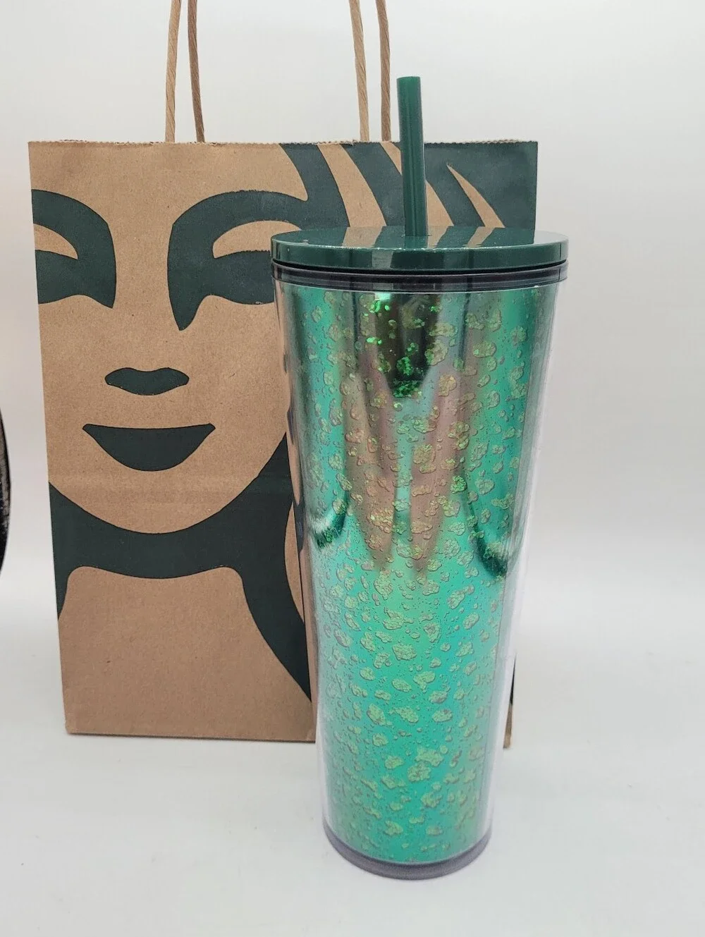 Starbucks shimmering emerald green glitter Venti 24 Ounce